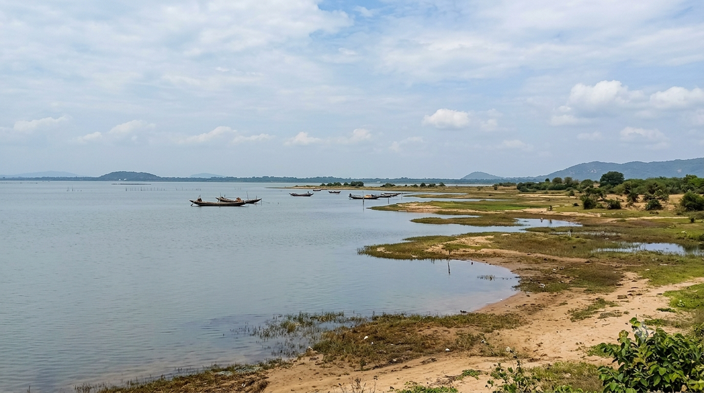 Scenic waters and natural landscape of Chilika Lake in Odisha - BlueJay Explorations